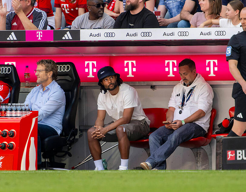 Bei der WM nur Zuschauer: Serge Gnabry (M.).