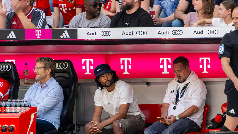 Bei der WM nur Zuschauer: Serge Gnabry (M.).