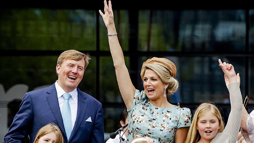 Königin Maxima der Niederlande mit Ehemann König Willem-Alexander und den drei Töchtern Königin Maxima der Niederlande mit Ehemann König Willem-Alexander und den drei Töchtern
