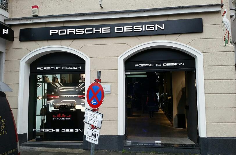 Im Porsche Design Store an der Dienerstraße wurde eingebrochen.