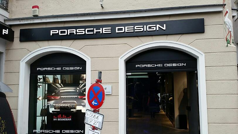 Im Porsche Design Store an der Dienerstraße wurde eingebrochen. Im Porsche Design Store an der Dienerstraße wurde eingebrochen.