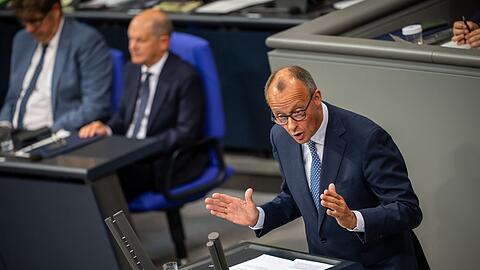 CDU-Chef Friedrich Merz will die Auseinandersetzung über das Thema Migration in den Bundestag verlagern.