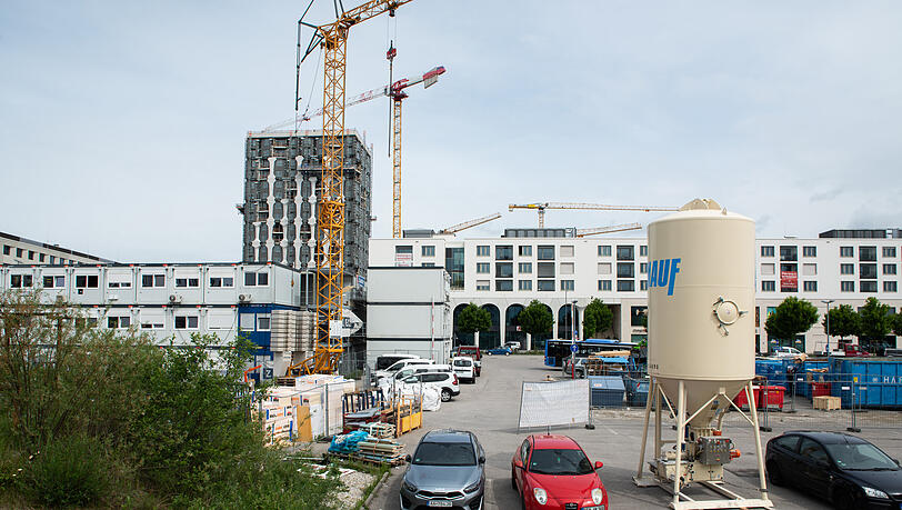 So schaute das Neubauviertel Freiham im Juni 2025 aus &ndash; ein Jahr sp&auml;ter hat sich hier viel getan. Action ist ein weiterer Laden f&uuml;r das neue Quartier.