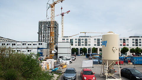 So schaute das Neubauviertel Freiham im Juni 2025 aus &ndash; ein Jahr sp&auml;ter hat sich hier viel getan. Action ist ein weiterer Laden f&uuml;r das neue Quartier.