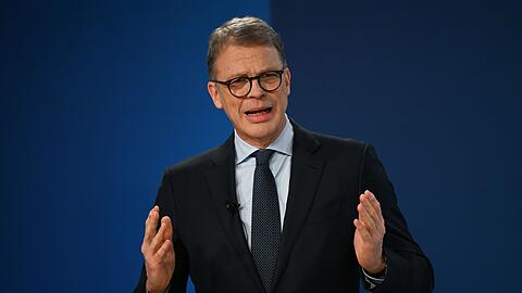 Christian Sewing f&uuml;hrt Deutschlands gr&ouml;&szlig;tes Geldhaus seit April 2018.