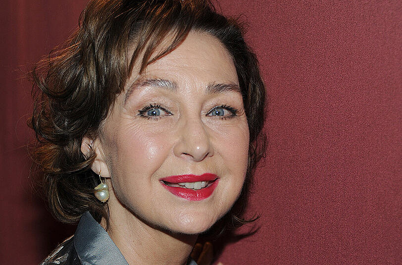 Christine Kaufmann, Schauspielerin: &bdquo;Wenn es das mit der Abendzeitung vor einem Jahr gewesen wäre, hätte es mir den Teppich unter den Füßen weggezogen. Als hätte man München bombardiert. Die AZ ist für mich ganz wichtig, hat mich über so eine lange Zeit beobachtet und begleitet.
Dass Herr Professor Martin Balle die AZ gerettet hat &ndash; das war für mich schöner als Weihnachten. Ich habe mich irrsinnig gefreut. Diese Zeitung ist und bleibt mein täglicher Begleiter.&ldquo;
