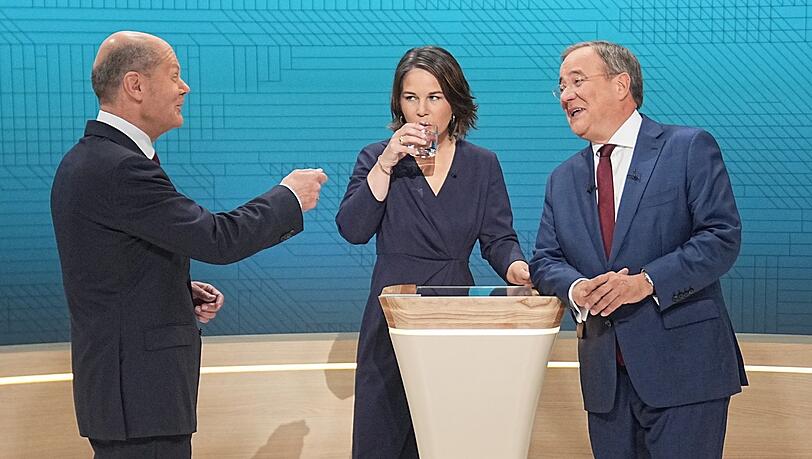 Kanzlerkandidat Olaf Scholz (SPD), Kanzlerkandidatin Annalena Baerbock (Bündnis90/Die Grünen) und Kanzlerkandidat Armin Laschet (CDU - von links) nach dem Triell. Kanzlerkandidat Olaf Scholz (SPD), Kanzlerkandidatin Annalena Baerbock (Bündnis90/Die Grünen) und Kanzlerkandidat Armin Laschet (CDU - von links) nach dem Triell.