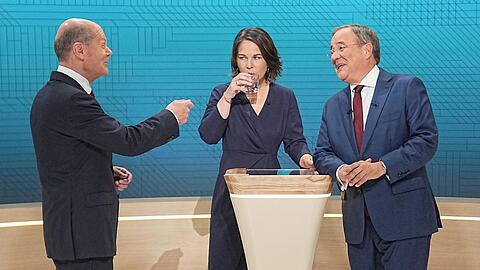 Kanzlerkandidat Olaf Scholz (SPD), Kanzlerkandidatin Annalena Baerbock (Bündnis90/Die Grünen) und Kanzlerkandidat Armin Laschet (CDU - von links) nach dem Triell.