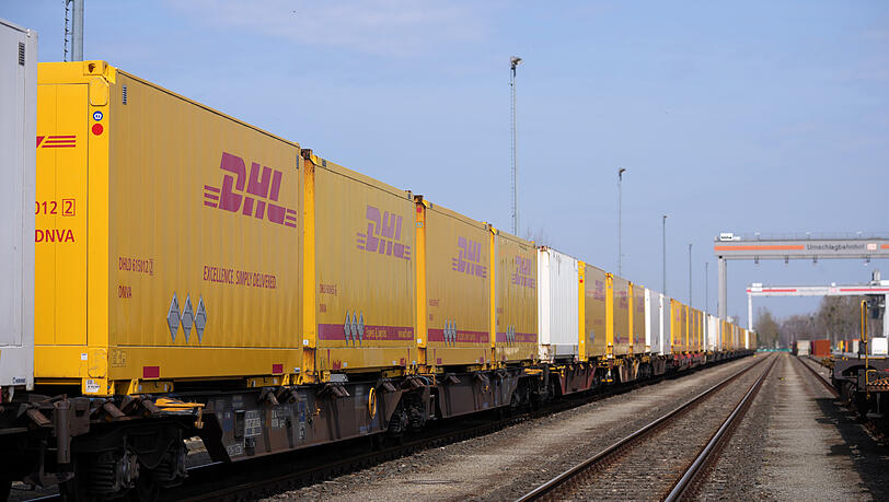Der Anteil der auf der Schiene transportierten Sendungen soll verdreifacht werden. Der Anteil der auf der Schiene transportierten Sendungen soll verdreifacht werden.
