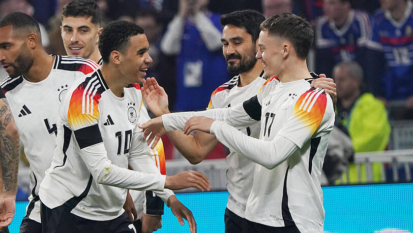 Zusammen an der Spitze: Florian Wirtz (r.) steht nun, wie Kumpel Jamal Musiala (l.) und Harry Kane bei einem Marktwert von 110 Millionen Euro. Zusammen an der Spitze: Florian Wirtz (r.) steht nun, wie Kumpel Jamal Musiala (l.) und Harry Kane bei einem Marktwert von 110 Millionen Euro.