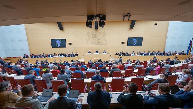 Nach Söders Regierungserklärung äußern sich die Oppositionsparteien. Nach Söders Regierungserklärung äußern sich die Oppositionsparteien.