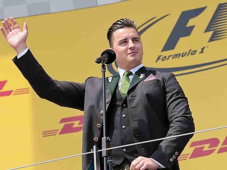 Andreas Gabalier singt die Nationalhyme bei einem Formel-1-Event und die Hölle bricht los