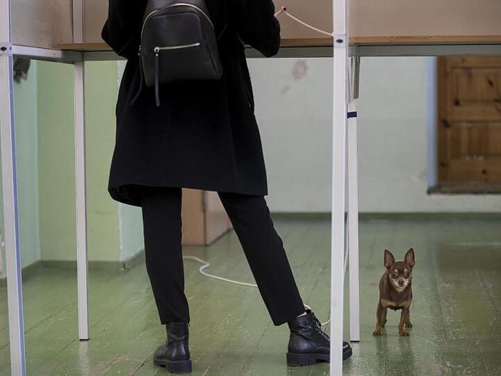 Knapp 2,5 Millionen Wahlberechtigte waren in dem baltischen Staat zur Abstimmung aufgerufen.