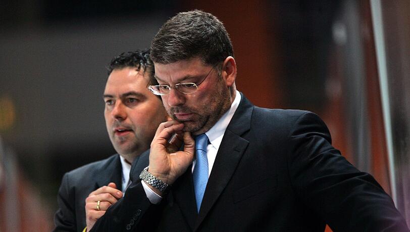 Manager Christian Winkler (li.) und Trainer Pat Cortina vom EHC München.