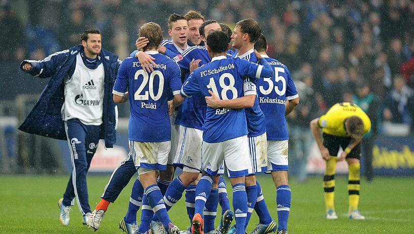 Sieg im 142. Revierderby: Schalke feiert das 2:1 gegen Borussia Dortmund Sieg im 142. Revierderby: Schalke feiert das 2:1 gegen Borussia Dortmund