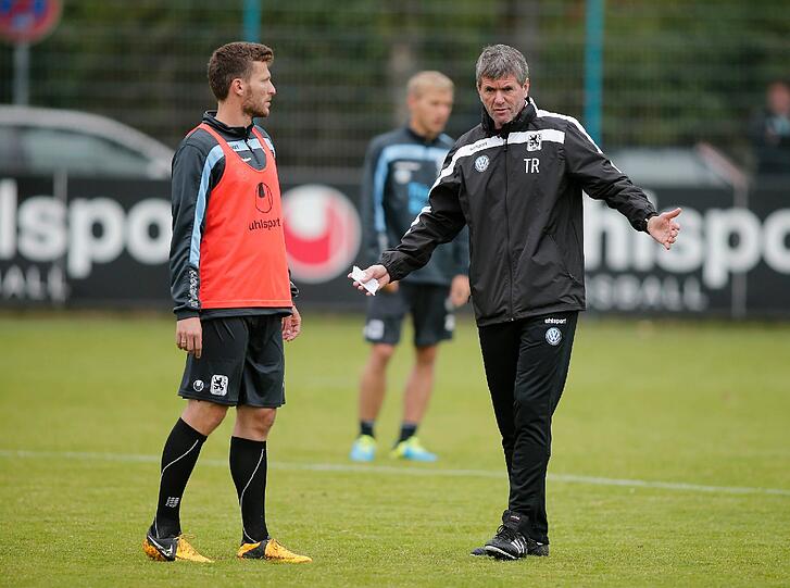 Training an der Grünwalder: Friedhelm Funkel bei der Einheit mit dem TSV 1860. Die Bilder