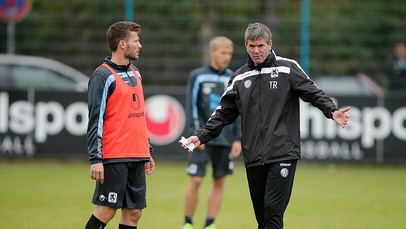 Training an der Grünwalder: Friedhelm Funkel bei der Einheit mit dem TSV 1860. Die Bilder Training an der Grünwalder: Friedhelm Funkel bei der Einheit mit dem TSV 1860. Die Bilder