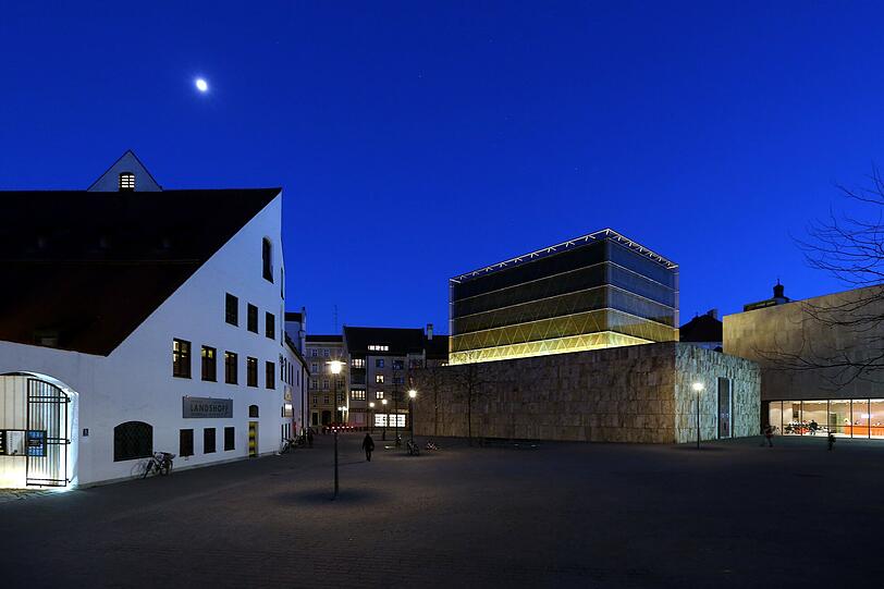 Der Jakobsplatz bei Nacht.