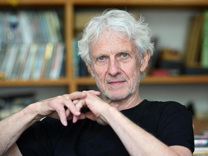 "Ich finde das Leben unheimlich spannend und bin zutiefst dankbar, dass ich so viele Kulturen kennenlernen konnte", sagt Schauspieler Mathieu Carriere.