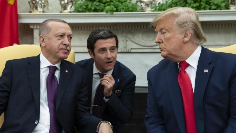 Donald Trump (r), Präsident der USA, und Recep Tayyip Erdogan (l), Präsident der Türkei, treffen sich im "Oval Office" des Weißen Hauses. Donald Trump (r), Präsident der USA, und Recep Tayyip Erdogan (l), Präsident der Türkei, treffen sich im "Oval Office" des Weißen Hauses.
