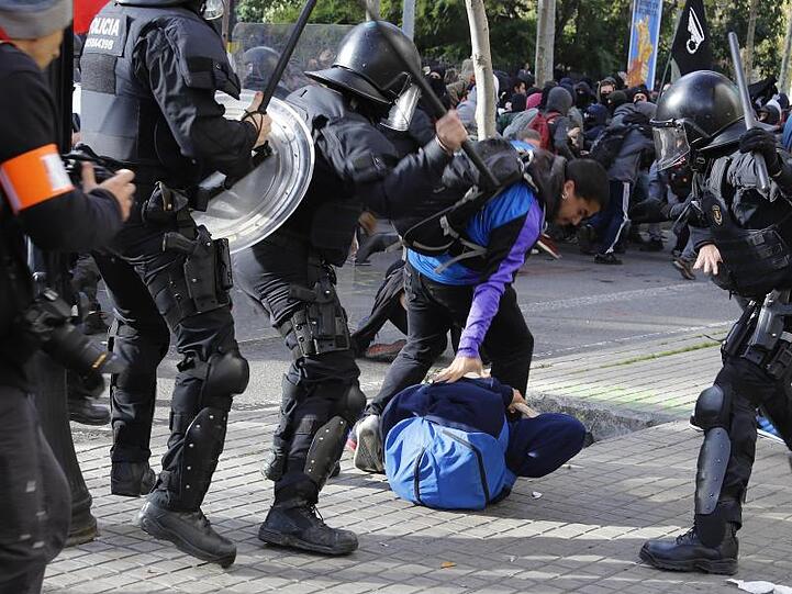 Immer wieder eskalierten in den vergangenen Jahren die Konflikte von katalanischen Separatisten mit der Polizei.