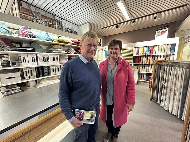 Raumausstatter in zweiter und dritter Generation an der Fürstenrieder: Peter Fischer mit Tochter Angela Seifert. Raumausstatter in zweiter und dritter Generation an der Fürstenrieder: Peter Fischer mit Tochter Angela Seifert.