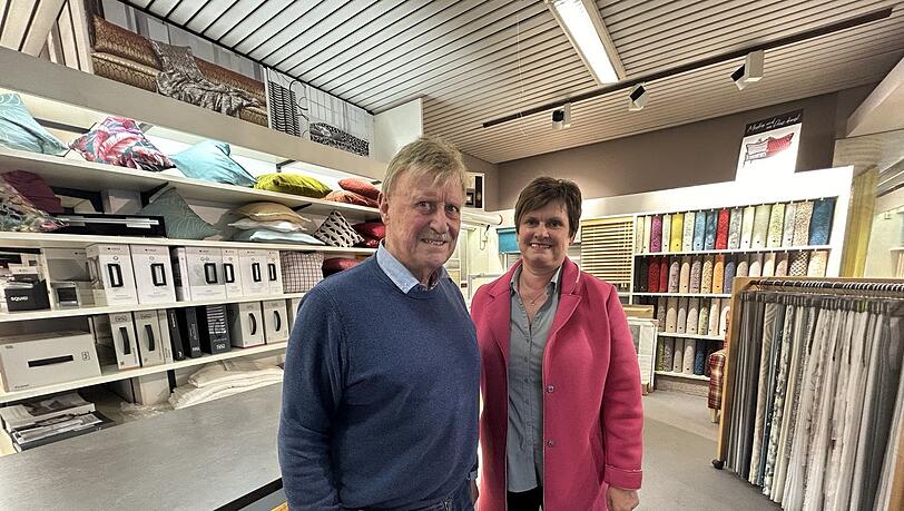 Raumausstatter in zweiter und dritter Generation an der Fürstenrieder: Peter Fischer mit Tochter Angela Seifert.