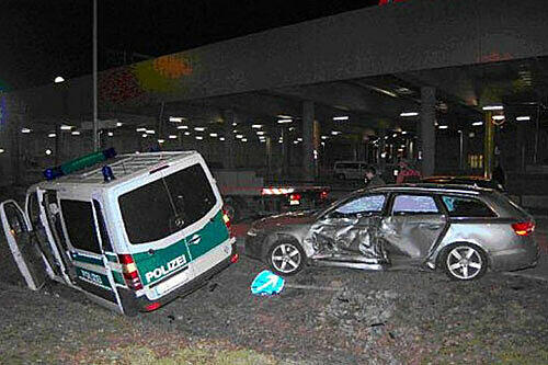 Nach dem Bayern-Spiel landten die Fahrzeuge im Straßengraben