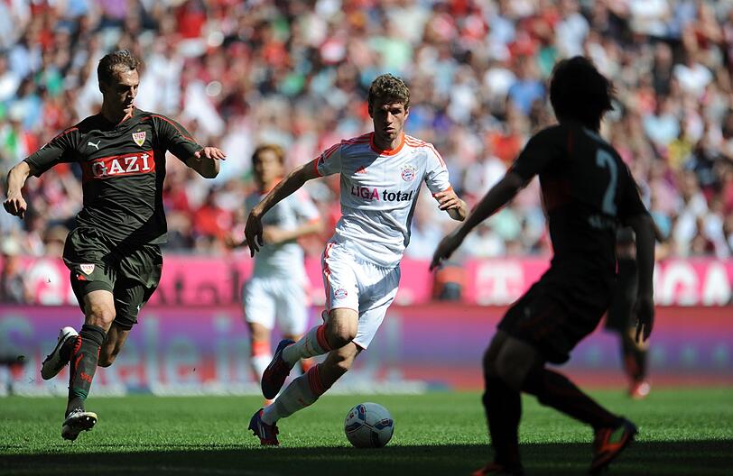 THOMAS MÜLLER: Kam in Madrid erst in der Verlängerung, gegen den VfB in der Kroos-Rolle. Mit Übersicht und Demut legte er den Ball für Gomez auf. Hatte einige Sprints im Programm, traf in der Nachspielzeit zum 2:0. Bravo! NOTE: 2