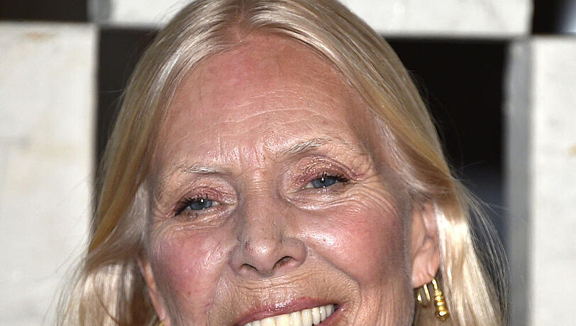 Wie ernst steht es wirklich um Joni Mitchell? Wie ernst steht es wirklich um Joni Mitchell?
