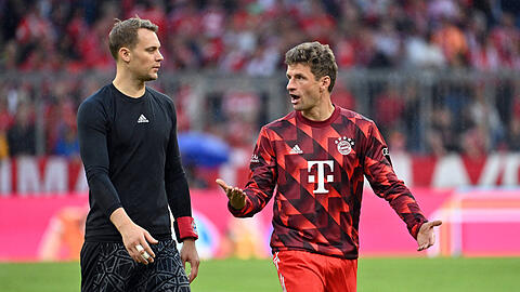 Endlich bald wieder auf dem Spielfeld: Die Führungsspieler Manuel Neuer (l.) und Thomas Müller. (Archivbild)