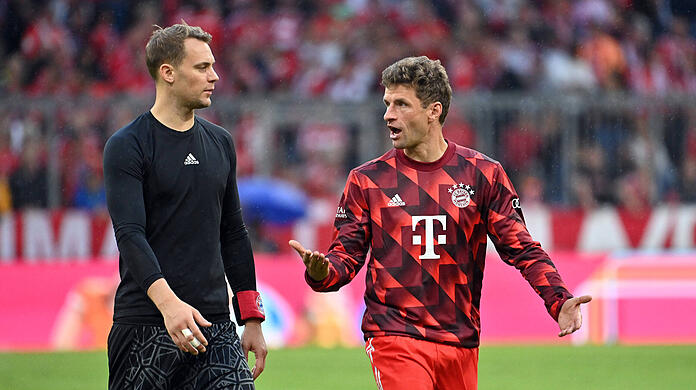 Endlich bald wieder auf dem Spielfeld: Die Führungsspieler Manuel Neuer (links) und Thomas Müller. (Archivbild)