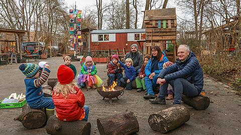 Möglichst viel draußen sein: Das ist das Konzept des Waldkindergartens. Doch womöglich könnten die Kinder diesen bald verlieren.