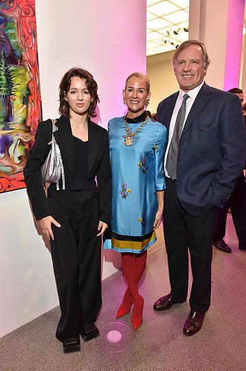 Künstlerin Emilia von Auersperg-Breunner mit ihren Eltern Elisabeth von Auersperg-Breunner und Alexander von Auersperg-Breunner. Künstlerin Emilia von Auersperg-Breunner mit ihren Eltern Elisabeth von Auersperg-Breunner und Alexander von Auersperg-Breunner.