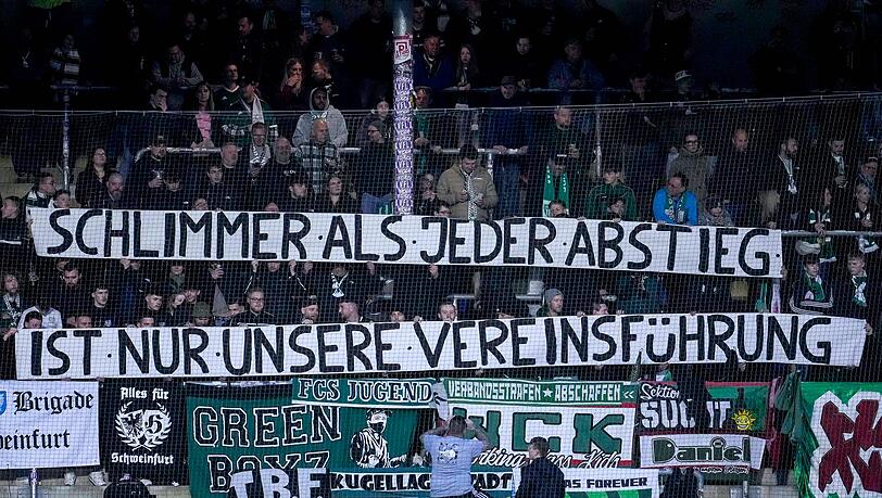 Transparent der Schweinfurter Fans beim 1:1-Unentschieden gegen Hoffenheim II.
