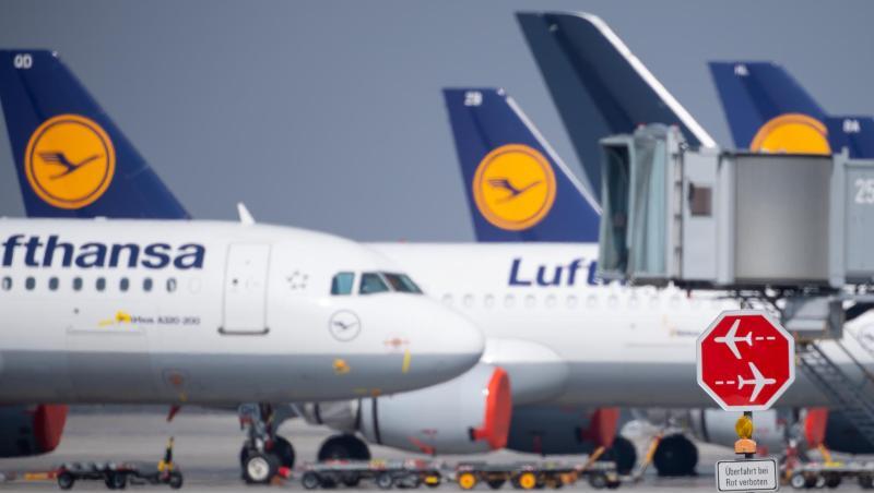 Stillgelegte Flugzeuge der Lufthansa stehen auf dem Vorfeld am Flughafen München. Foto: Sven Hoppe/dpa/Archivbild