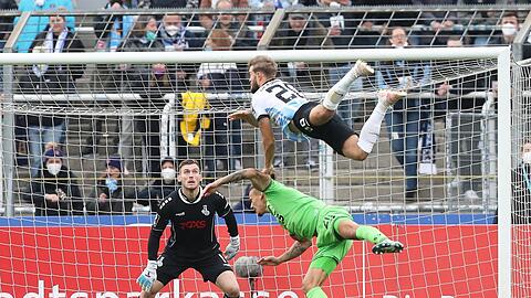 Flug-Show im Grünwalder Stadion: Yannick Deichmann (oben).