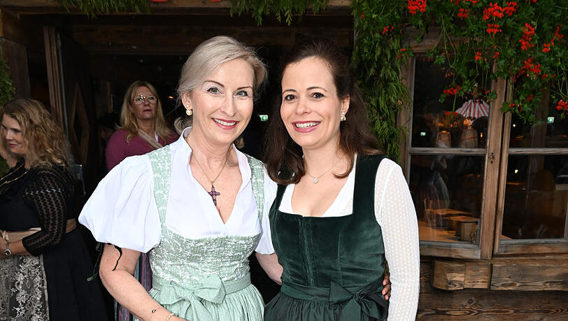 Im Käfer-Zelt traf sich der "Club europäischer Unternehmerinnen": Auch Elisabeth und Bonita Grupp folgten der Einladung.