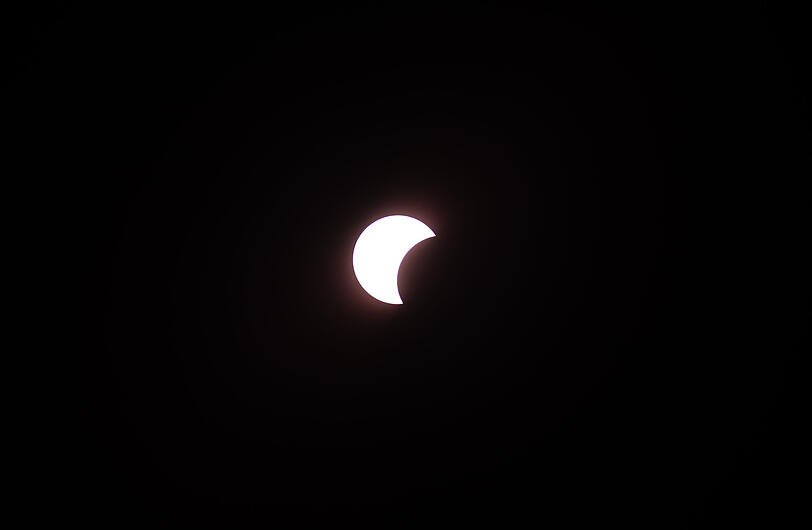 Die partielle Sonnenfinsternis ist vom M&uuml;nchner Olympiapark aus zu sehen.