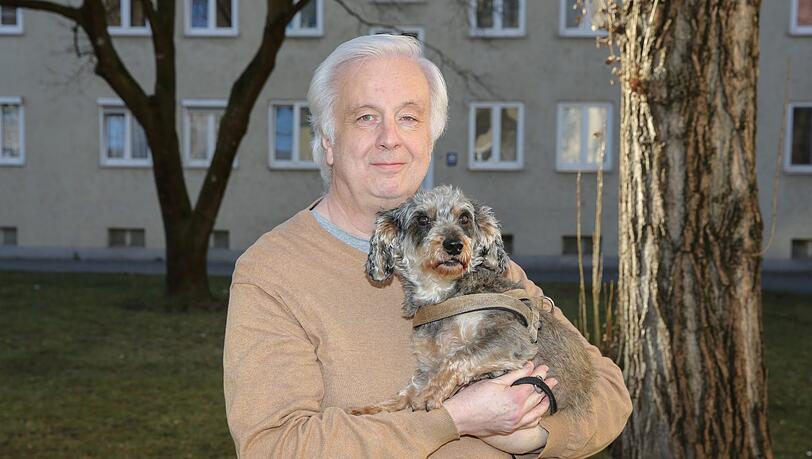 Eberhard Gruber und seine Hündin Sissi wurden aus der Christmette in der Frauenkirche geworfen. Eberhard Gruber und seine Hündin Sissi wurden aus der Christmette in der Frauenkirche geworfen.