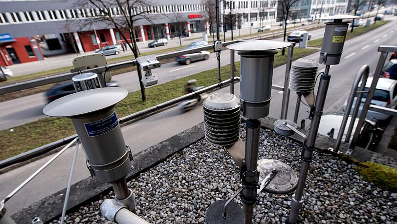 Und so sehen die Luftmessstationen aus (wie hier auf einem Dach an der Landshuter Allee) Und so sehen die Luftmessstationen aus (wie hier auf einem Dach an der Landshuter Allee)