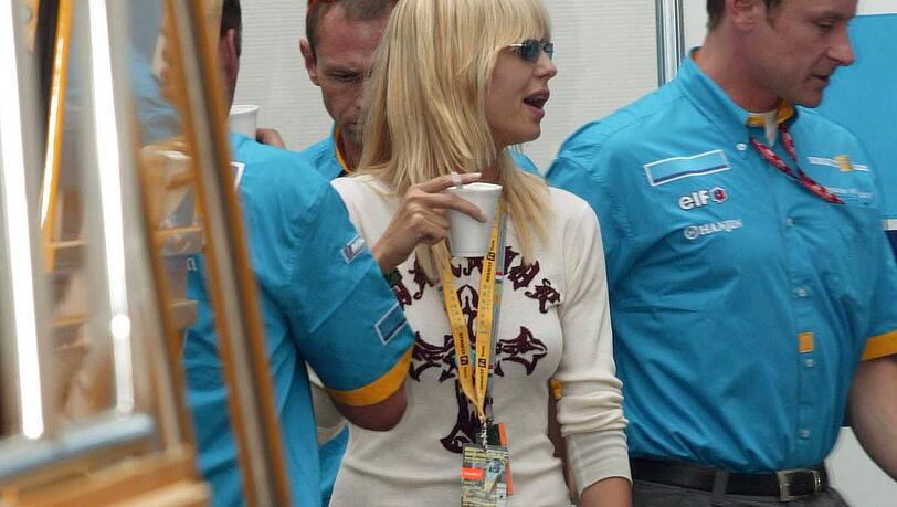 Heidi Klum wurde 2003 mit einer Zigarette abgelichtet. Raucht das Topmodel heute immer noch? Heidi Klum wurde 2003 mit einer Zigarette abgelichtet. Raucht das Topmodel heute immer noch?