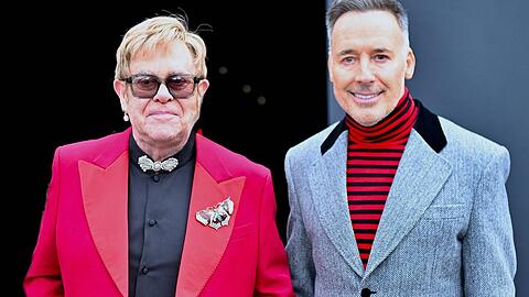 Elton John und David Furnish 2026 in Paris.