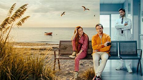 Sechs neue Filme der ZDF-"Herzkino"-Reihe "Dr. Nice" versprechen medizinische wie private Dramen, rund um Arzthelferin Charlie Winkler (Josefine Preu&szlig;), Dr. Neiss (Patrick Kalupa, Mitte) und Dr. Florian Schmidtke (Maximilian Grill).