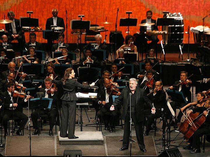 Die Mexikanerin Alondra de la Parra dirigiert, der spanische Tenor Placido Domingo singt.