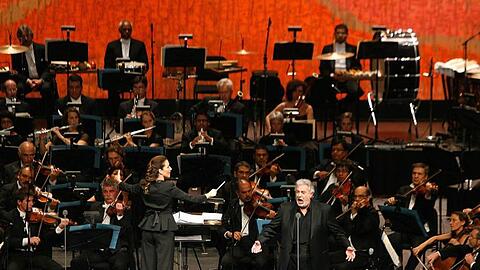 Die Mexikanerin Alondra de la Parra dirigiert, der spanische Tenor Placido Domingo singt.