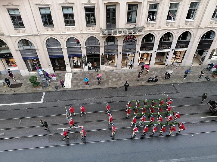 Die Schäffler in der Maximilianstraße von oben.