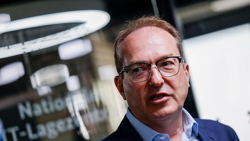 Das BSI soll laut Dobrindt mit mehr Geld ausgestattet werden, um die Cyber-Sicherheit zu stärken.
