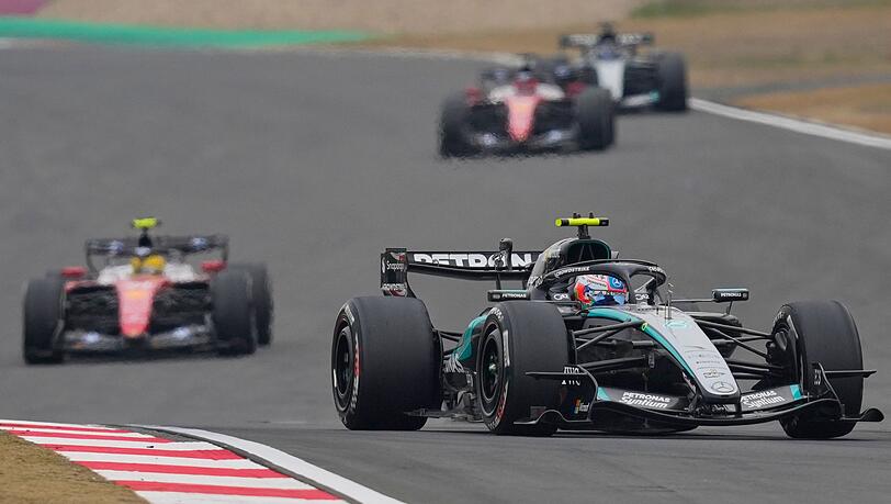 Erst Pole, dann auch Sieg: Kimi Antonelli genießt sein Shanghai-Wochenende. Erst Pole, dann auch Sieg: Kimi Antonelli genießt sein Shanghai-Wochenende.