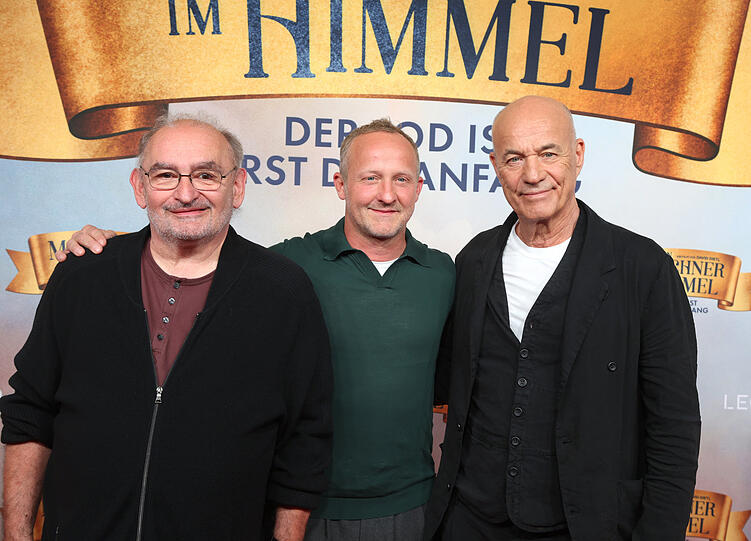 Sigi Zimmerschied (von links), Maximilian Brückner und Heiner Lauterbach vor der Premiere der Komödie "Ein Münchner im Himmel - Der Tod ist erst der Anfang" im Mathäser Filmpalast. Sigi Zimmerschied (von links), Maximilian Brückner und Heiner Lauterbach vor der Premiere der Komödie "Ein Münchner im Himmel - Der Tod ist erst der Anfang" im Mathäser Filmpalast.